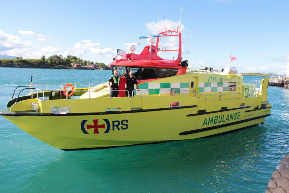 Ambulansebåten Eyr på Helgelandskysten.