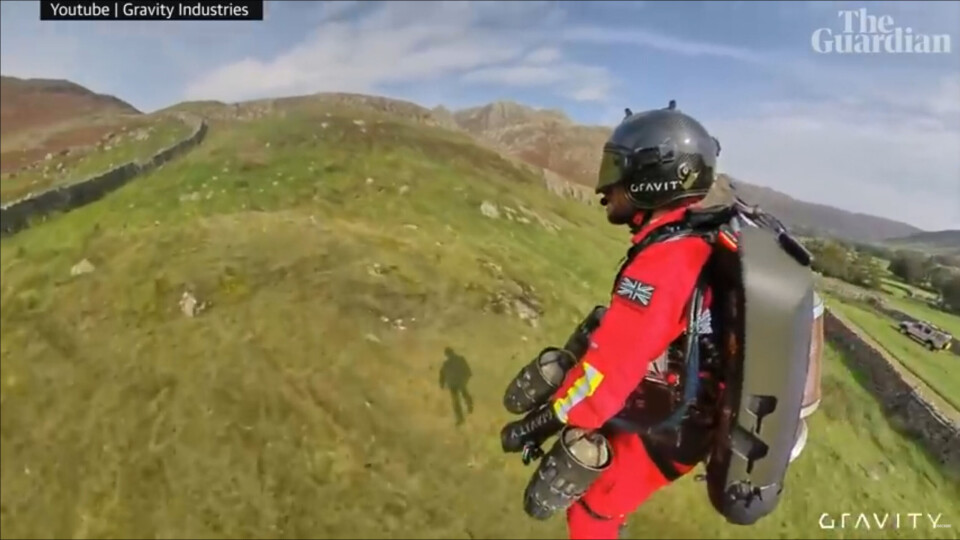 Screenshot av «paramedic med jet suit» på The Guardians YouTube-kanal.
