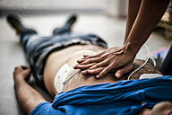 6 av 10 vil ikke bruke hjertestarter ved gjenoppliving