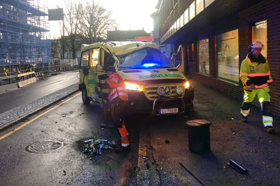 Tønsberg: To ambulanser under utrykning krasjet i Tønsberg sentrum onsdag formiddag. Ingen ble skadet i uhellet.