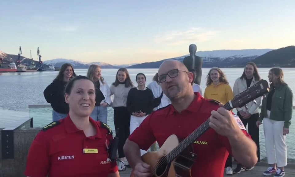 Ambulansepersonell i Rana lagde musikkvideo. Screenshot fra YouTube-videoen.