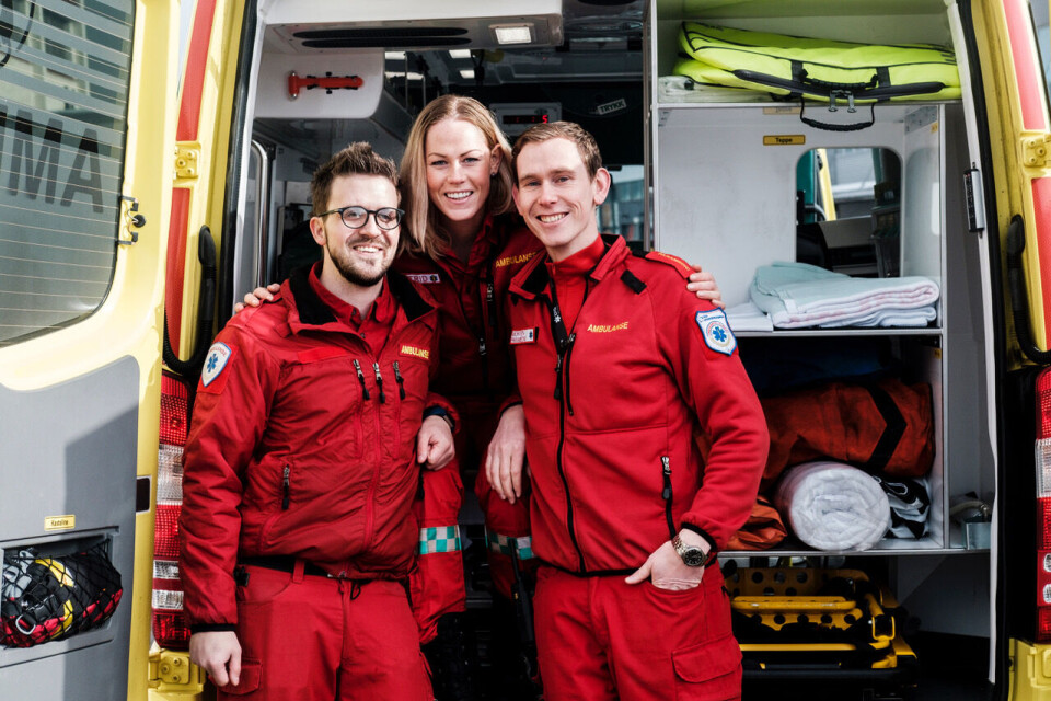 Tre av ildsjelene i EMS Norway (fra venstre):Thomas Renngård, Astrid Karina V. Harring og Morten Kolbu fotografert utenfor Ambulansetjensten seksjon Brobekk