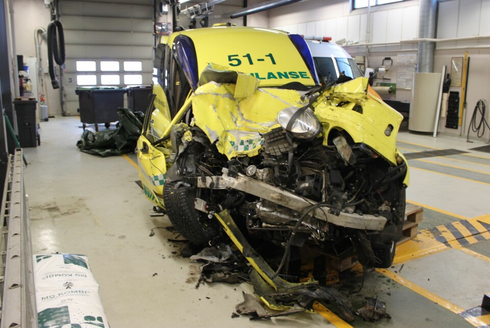 Ambulansekrasj: Det er en gjennomgående mangel på registrering av skadeårsak og om ulykken skjedde under utrykning. Dette bør det gjøres noe med. Foto : Statens vegvesen ambulanseulykkesgruppe (Kim Ankersten)