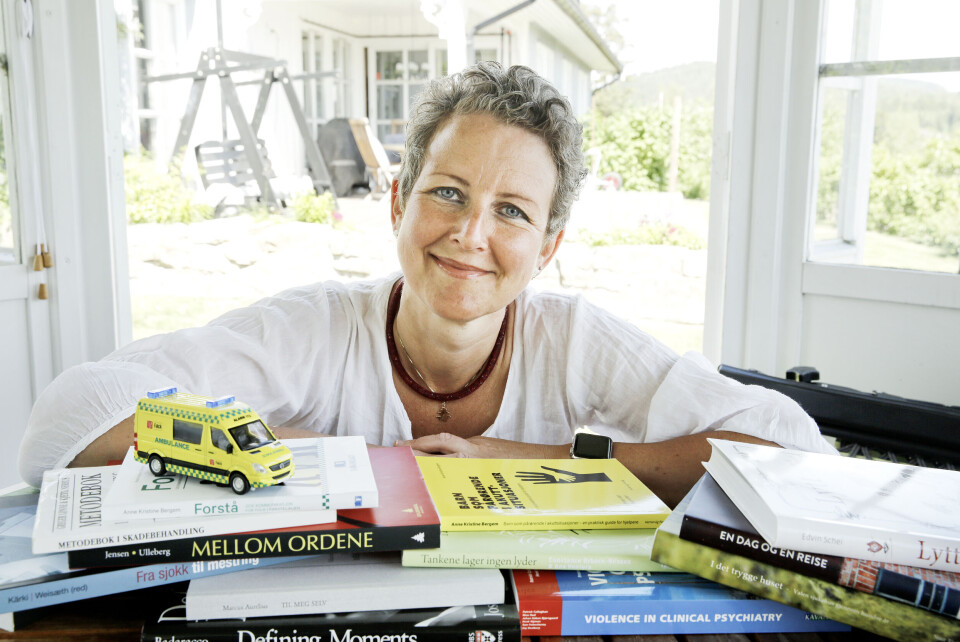 Anne Kristine Bergem er lege med spesialisering i psykiatri, forfatter og har en mastergrad i ledelse. Hun har erfaring både fra klinisk arbeid og helseledelse. De siste årene har hun arbeidet med undervisning om temaer knyttet til psykiske lidelser, psykisk helse og kommunikasjon opp mot akutte og prehospitale tjenester.Hun kan nås på akbergem@me.com.