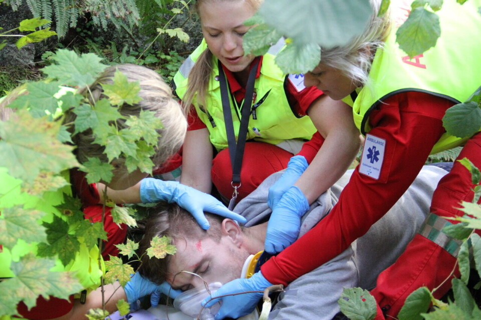 Fall fra bro på ambulansemesterskapet i Vestfold. Girlpower Horten i aksjon.