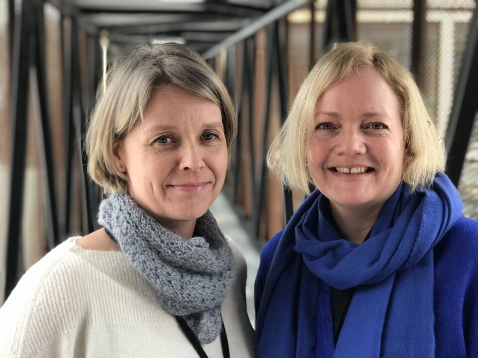 Praktisk erfaring hos helsepersonell som de bruker i møtet personer med psykiske lidelser er ofte nyttig. Men foreleser Hege Kletthagen (til venstre) og rådgiver Gro Jeppestøl Vatne ved NTNU Gjøvik sier at videreutdanning også er svært viktig fordi de ansatte også må jobbe kunnskapsbasert.