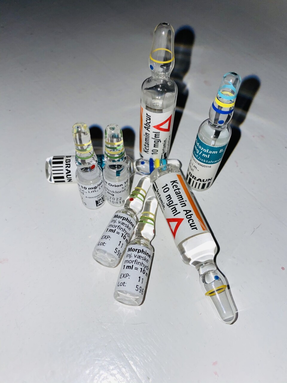 Illustrasjonsbilde. Smertelindring og hvilke medikamenter som brukes til smertelindring i ambulansetjenesten varierer mellom helseforetakene.