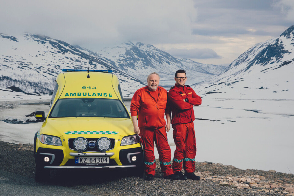 Hvem blir de nye hverdagsheltene nå? Fra NRKs dokumentarserie 113: Ambulansearbeiderne ved Finnsnes ambulansestasjon, Finn-Åge Nergård (til venstre) og Robert Olsen, dekker et område som er mer enn 3 timer i kjøreavstand fra sykehuset i Tromsø.