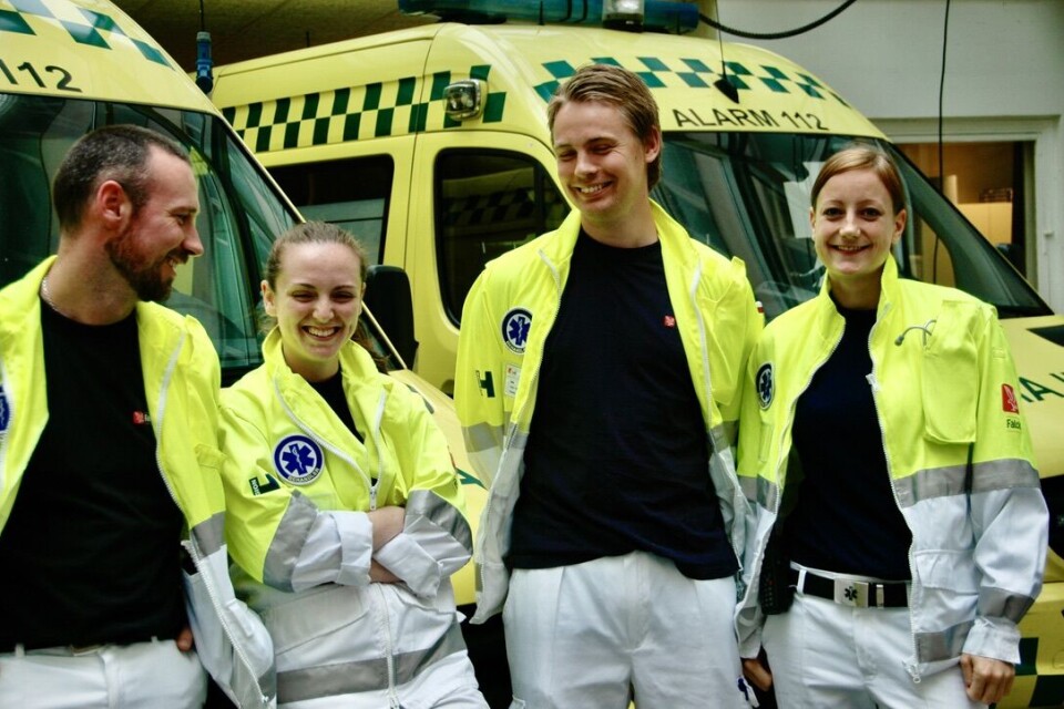 En gjeng ambulansearbeidere på sentrumsstasjon i København.