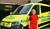 Kjersti Areklett Garmann foran ambulanse
