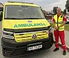 Hans Martin Heimvoll ved siden av ambulanse.