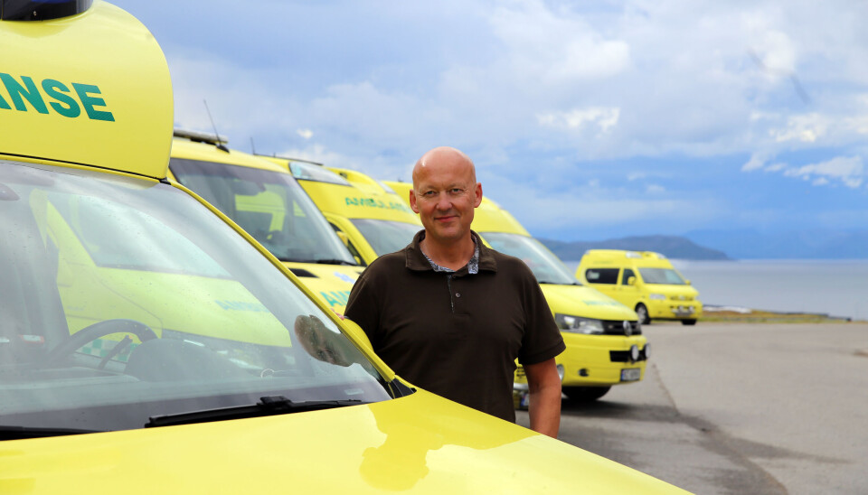 DEBATTINNLEGG: Innskriver Trond Ivar Carlson som er klinikksjef ved prehospitale tjenster, Finnmarkssykehuset HF. Trond Ivar Carlson foran ambulanse.