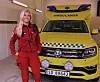 Nathalie Sortland Kallevåg foran ambulanse i garasjen