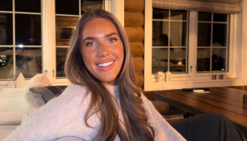 Victoria Standal Dyrkorn opplevde trygghet med ambulansetjenesten, og takket ja til å lage sang og syne til videoen til Helse Midt-Norge. Victoria Standal Dyrkorn
