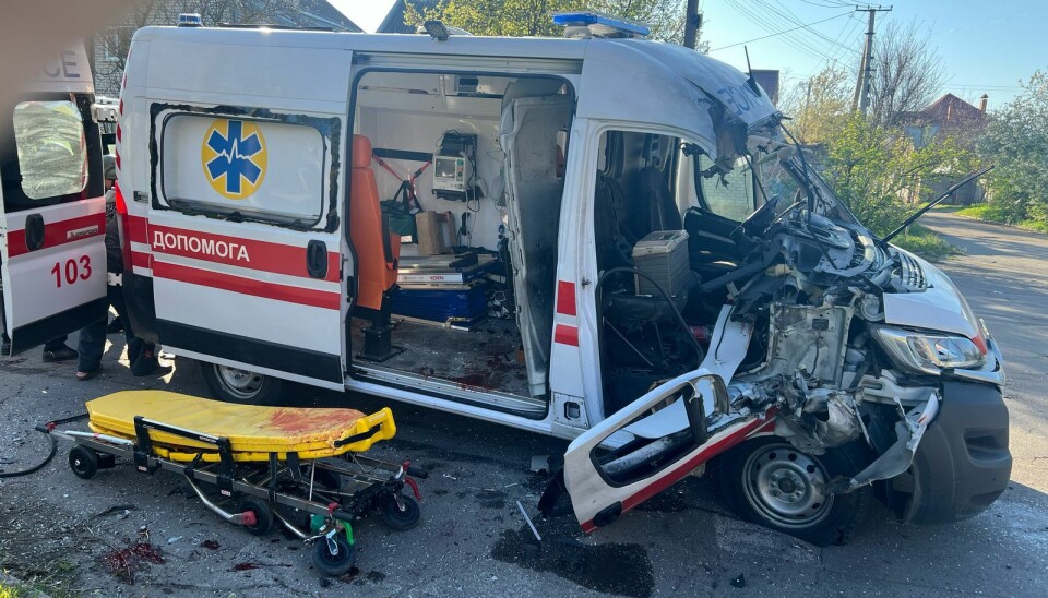 Ambulanser i Ukraina blir regelmessig utsatt for direkte angrep. Her er en av bilene fra Lviv-regionen etter å ha blitt truffet.