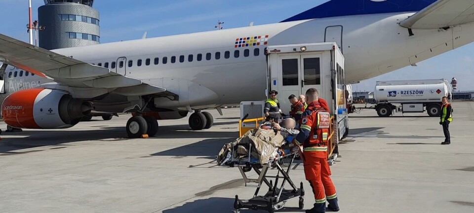 Skadde pasienter fra Ukraina klargjøres for evakuering med fly til sykehus i Europa.