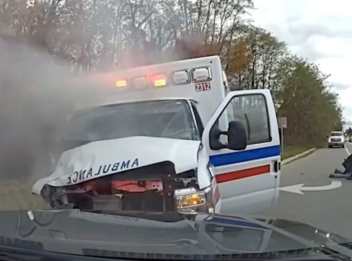 Stjal ambulanse med pasient og ambulansearbeider